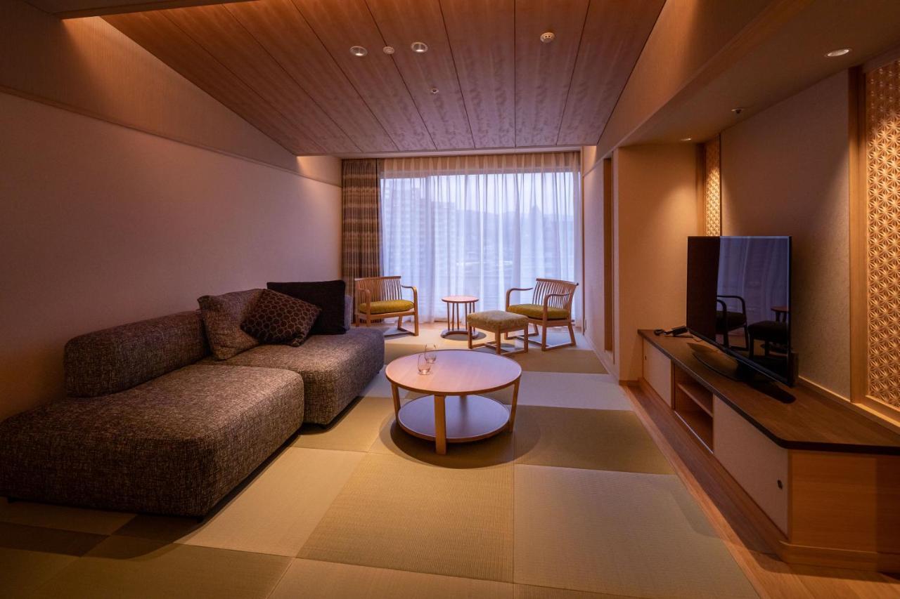 Hotel Wakamizu Такаразука Екстериор снимка