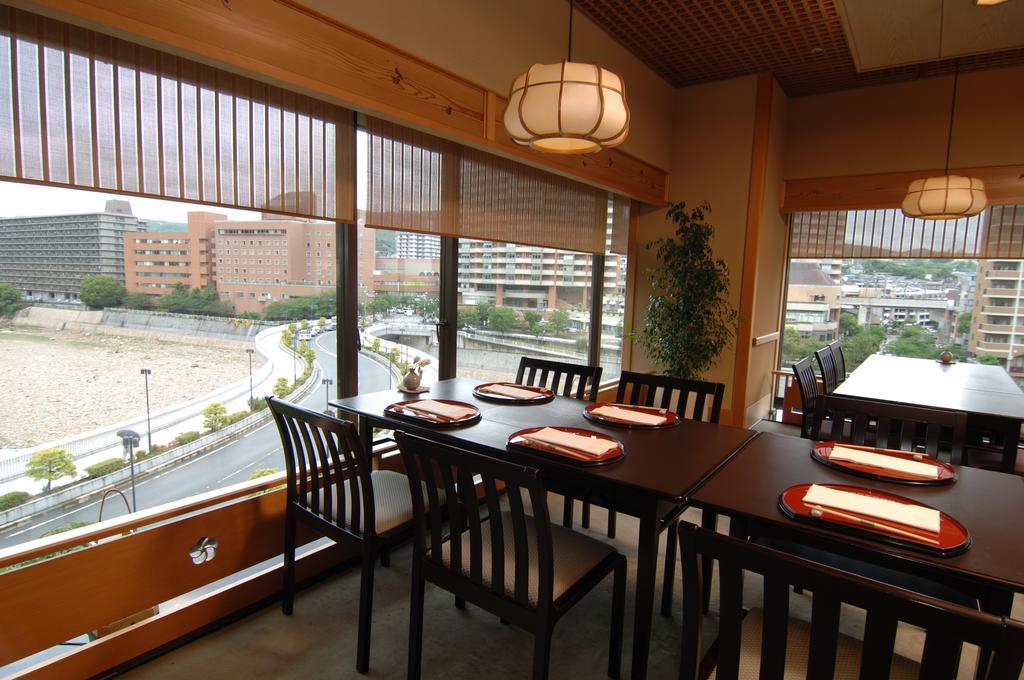 Hotel Wakamizu Такаразука Екстериор снимка