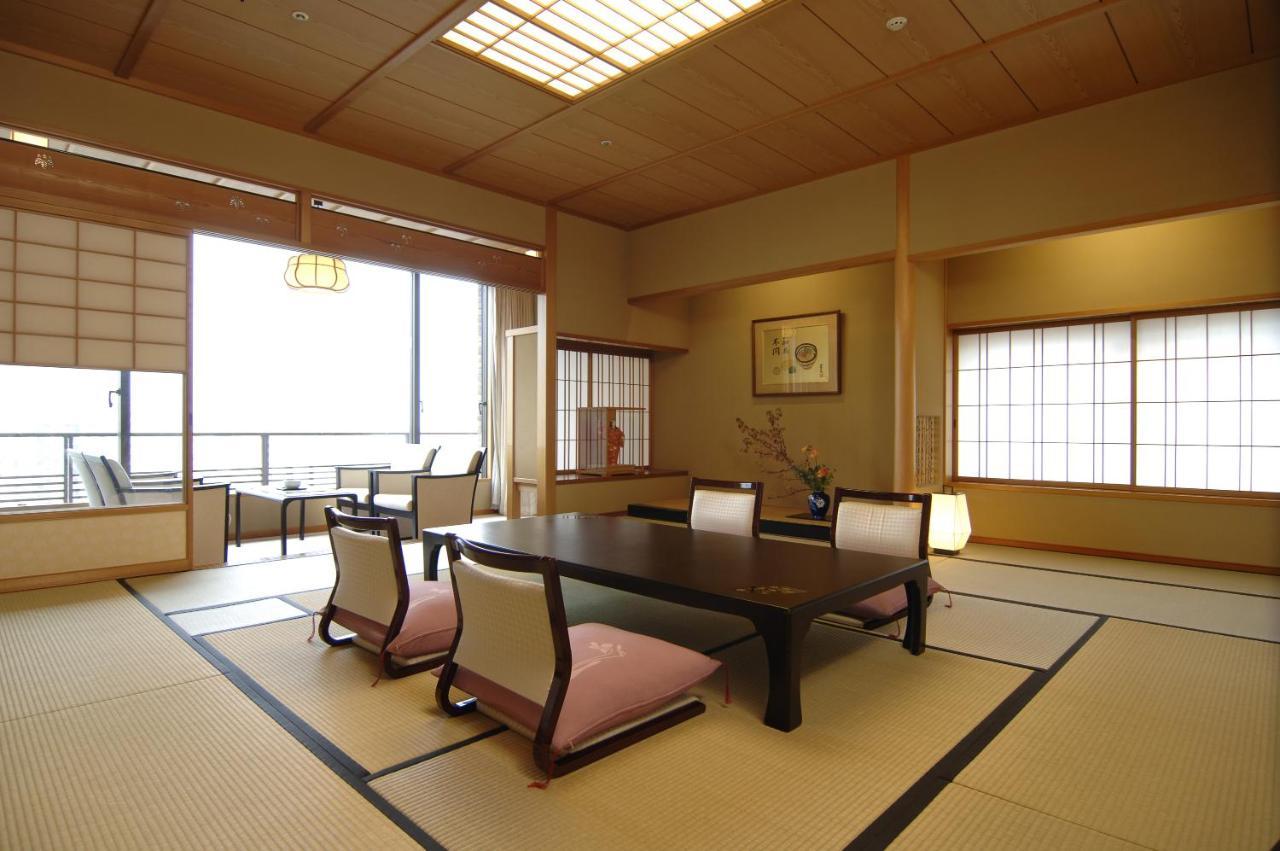 Hotel Wakamizu Такаразука Стая снимка