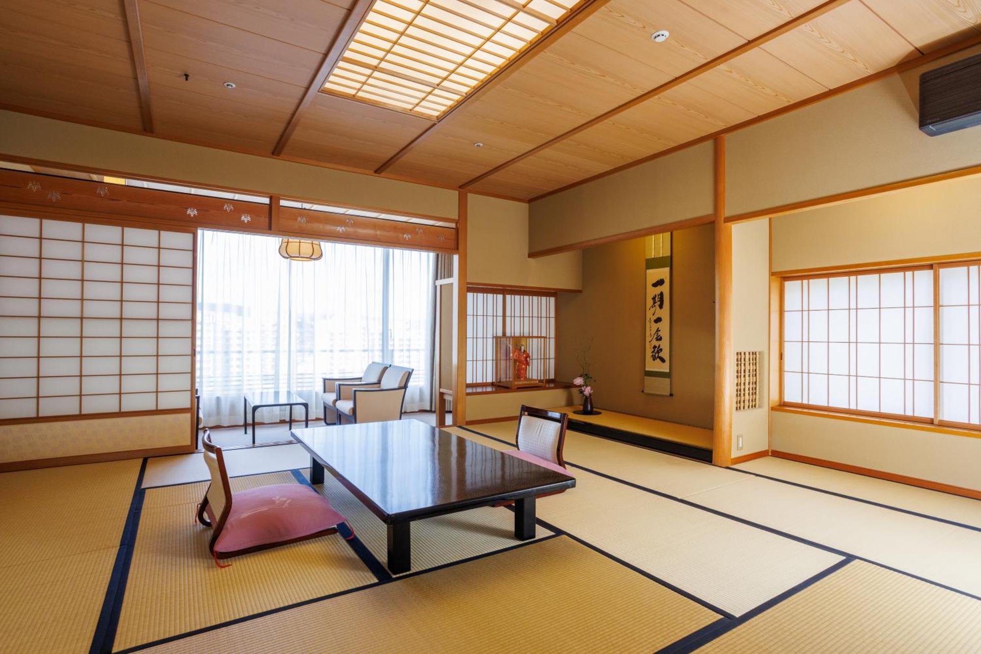 Hotel Wakamizu Такаразука Екстериор снимка