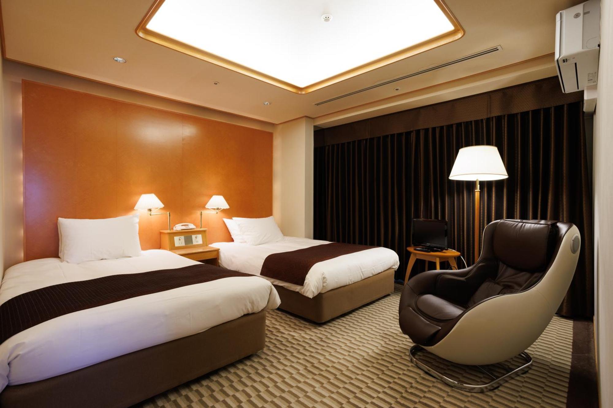 Hotel Wakamizu Такаразука Екстериор снимка